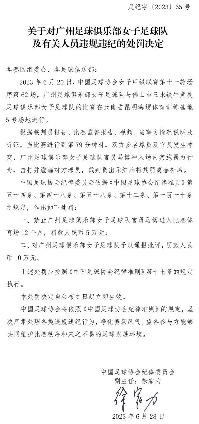 世体分析，这场比赛缺少现场观众的原因主要包括巴塞罗那近几天天气寒冷、比赛时间较晚，同时次日是工作日以及门票价格较高（从99欧元到219欧元不等）。